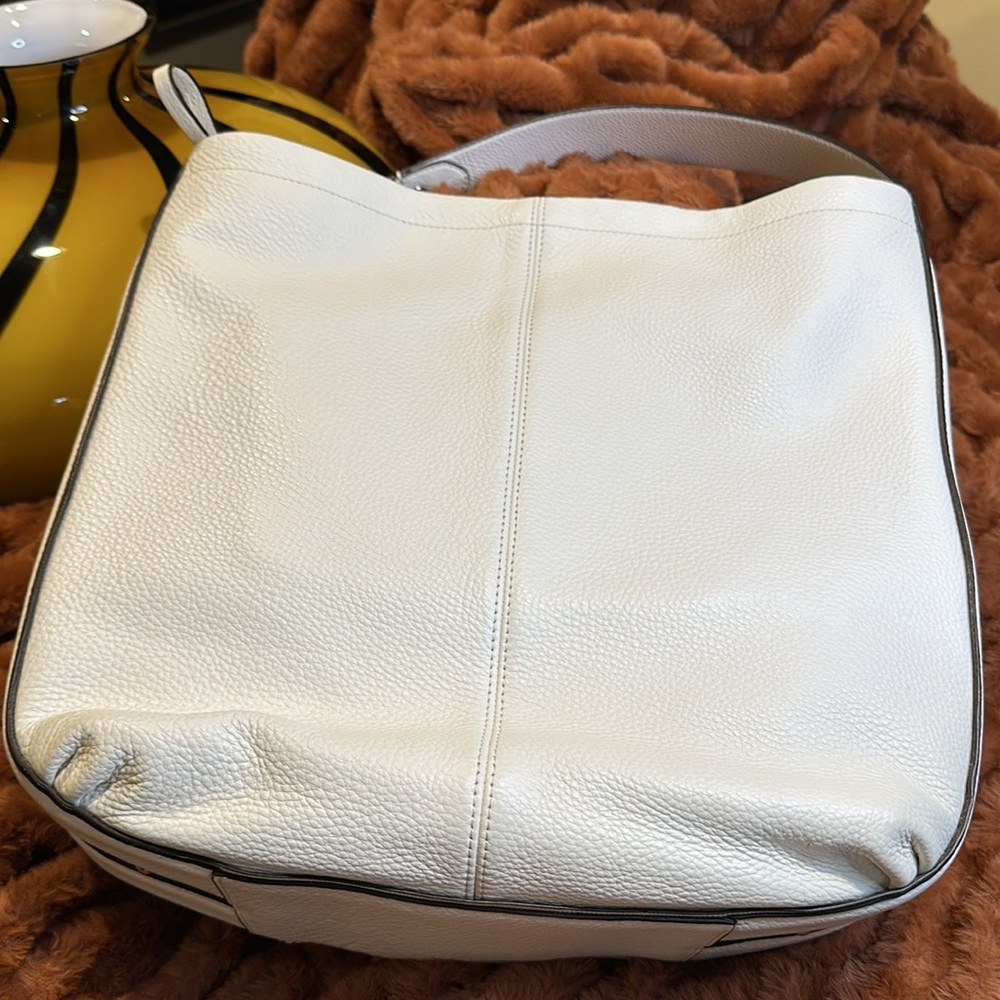 NWOT Coach “ Park Avery” studded Hobo Bag
White pebbled Leather - Picture 4 of 16